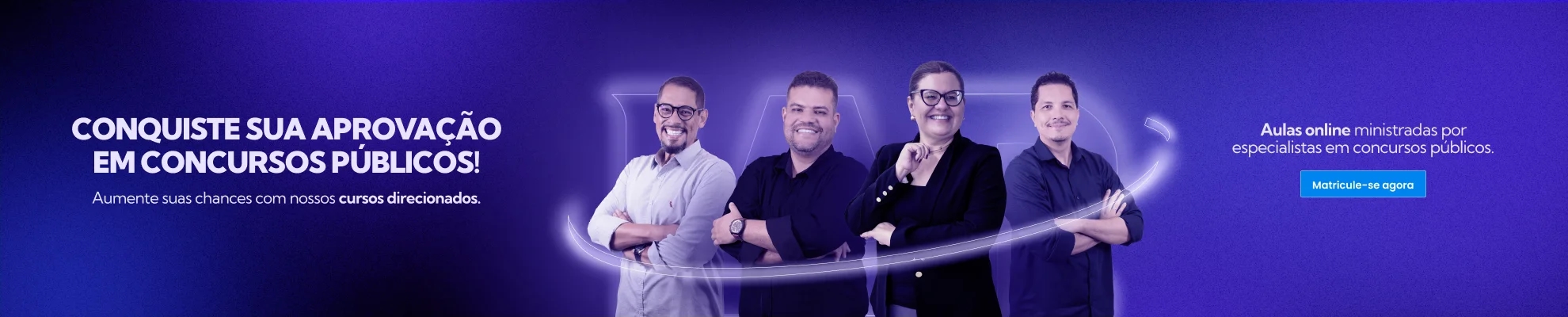 Banner da plataforma do IAP Cursos Online, com formas, ícones de livro, computador, áudio, e um texto a esquerda dizendo: Há 30 anos preparando você para o futuro