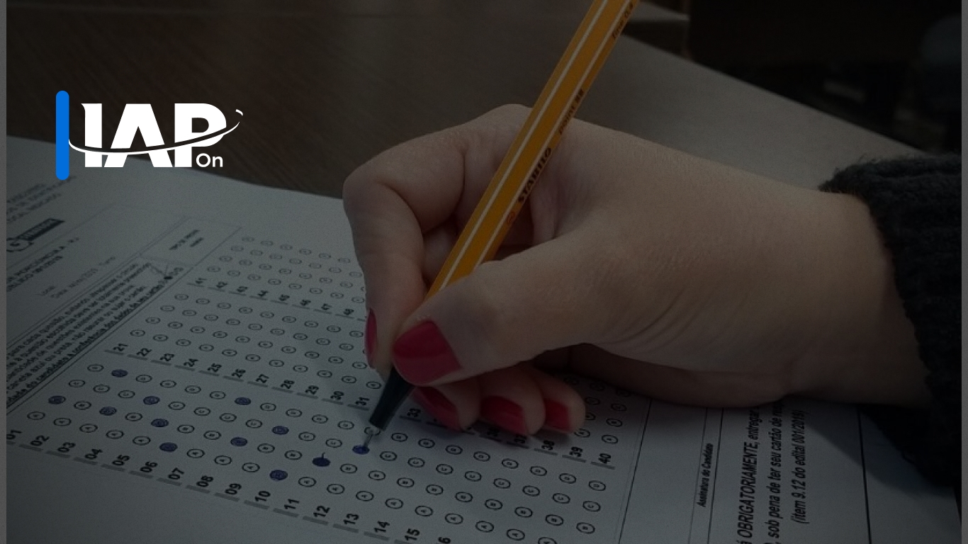 Banner de capa da notícia Concursos Educação: categoria luta por reajuste salarial e novo certame!