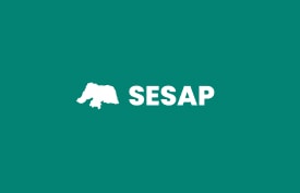 Banner com arte do curso: SESAP / RN - Base para todos os cargos (pós-edital)